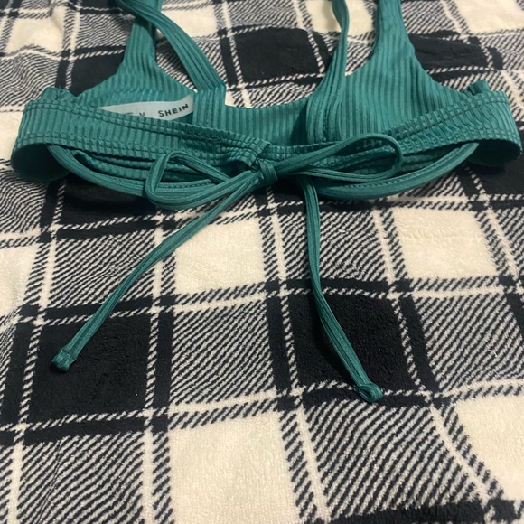Women’s size medium green swimsuit top - Picture 5 of 5